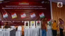 Sejumlah warga mengikuti simulasi pelaksanaan pemungutan suara Pemilu 2024 di TPS 16 Sukarasa, Tangerang, Banten, Senin (29/1/2024). (merdeka.com/Arie Basuki)
