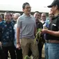 Wakil Gubernur Sandiaga Uno menyambangi ladang bawang merah di Brebes (Liputan6.com/Fajar Eko Nugroho)