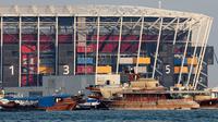 Karena konstruksinya menggunakan kontainer, Stadion 974 pun menjadi stadion pertama dalam sejarah Piala Dunia FIFA yang bisa didekonstruksi atau ditata ulang. (AFP/Karim Jaafar)