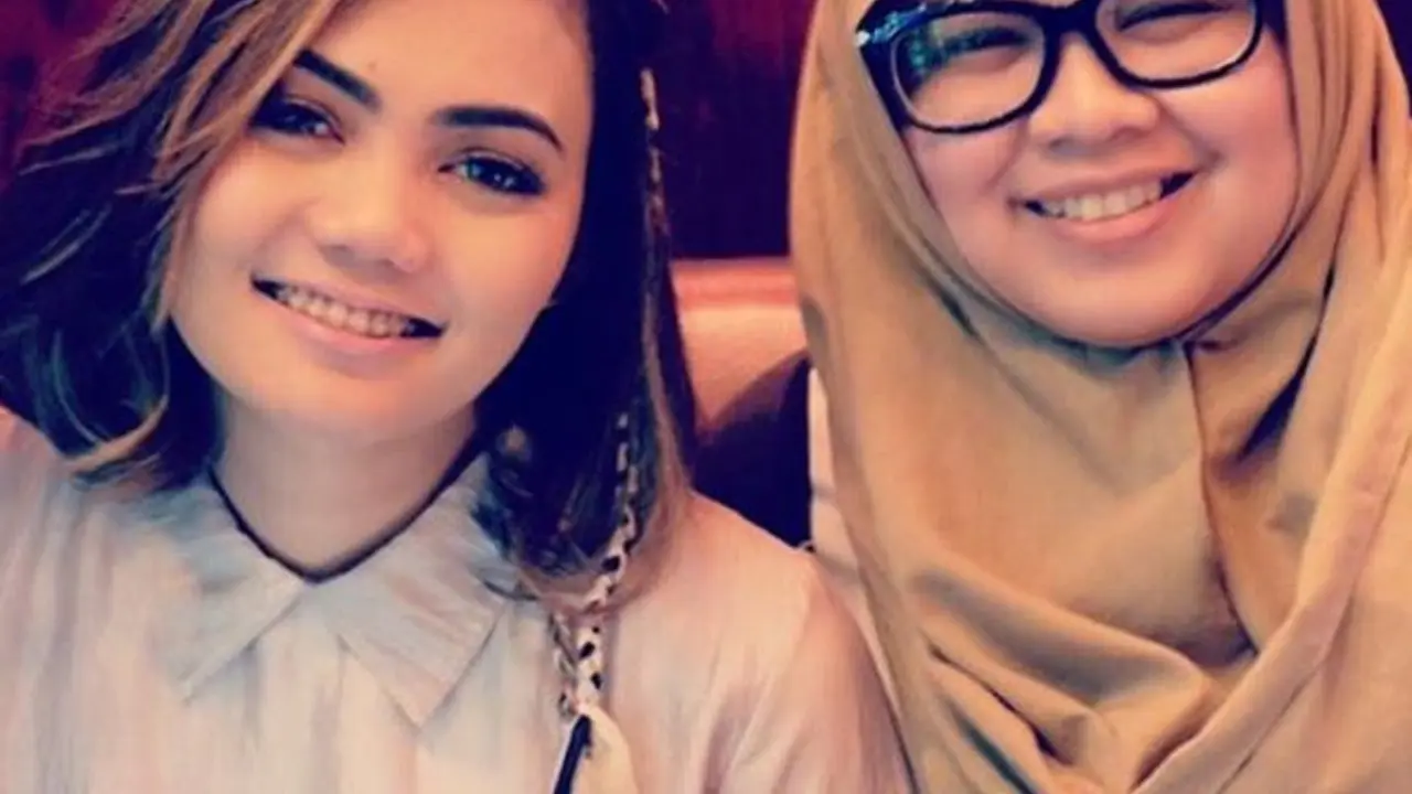 Rina Nose dan Risna Ories