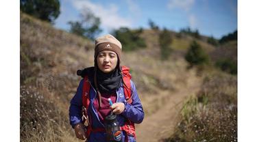 6 Potret Arafah Rianti Saat Naik Gunung, Seru Bersama Sahabat