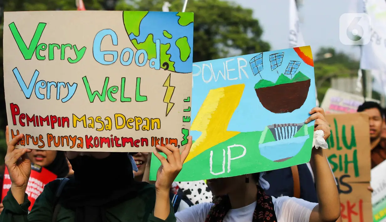 Aksi bertajuk 'Power Up' ini digelar untuk mendesak para Calon Presiden (Capres) 2024 mendeklarasikan komitmen yang kuat dalam penanganan krisis iklim. (Liputan6.com/Herman Zakharia)