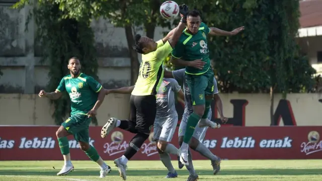 5 Potret Aksi Jose Wilkson di Laga Uji Coba Persebaya, Striker Tajam