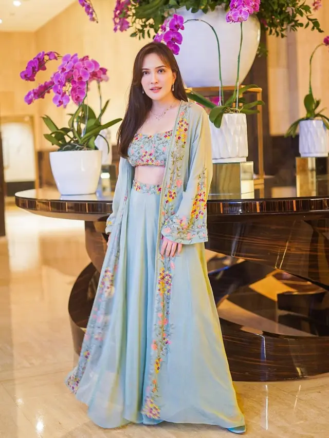 Shandy Aulia Pakai Kain Kaftan