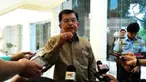 Saat ditanya perihal rencana Kapolri Jenderal Polisi Tito Karnavian untuk pensiun dini, Wakil Presiden Jusuf Kalla sempat tertawa. 