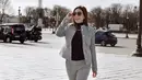 Maia Estianty juga tampil memukau saat berjalan-jalan di Paris. Ia terlihat mengenakan setelah jas dari Tory Burch. (Foto: instagram.com/maiaestiantyreal)