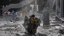 Ada lebih dari 80 persen sekolah di Jalur Gaza telah terkena serangan langsung oleh militer Israel sejak Oktober 2023, demikian diungkap Badan PBB untuk Pengungsi Palestina (UNRWA) pada Senin (14/4/2025) lalu. (Omar AL-QATTAA/AFP)