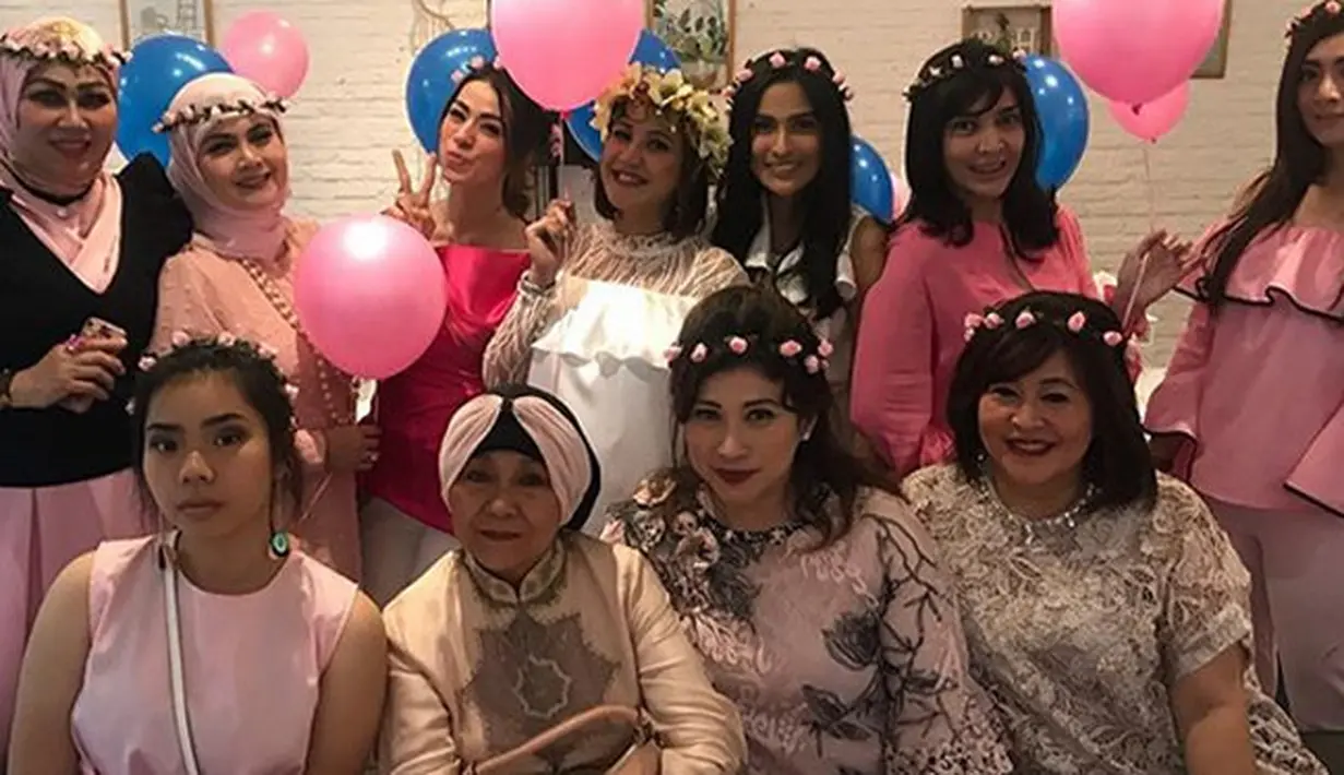 Bukan hal yang aneh jika Andi Soraya mengalami masa ngidam dan menginginkan hal yang aneh-aneh. Di kehamilannya saat ini kabarnya Andi lebih sering mengonsumsi masakan Jepang dan Eropa. (Instagram/andisorayabeatrix)