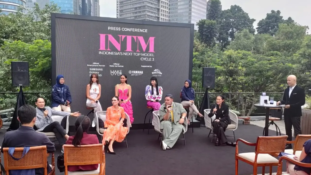 Jadi Juri Pencarian Bakat, Luna Maya Cari Model Paket Lengkap