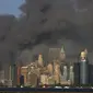 Manhattan, Kota New York pada saat tragedi 11 September 2001. Asap yang mengepul bersumber dari menara kembar World Trade Center sehabis dihantam dua pesawat, yang membuat kedua gedung runtuh (AP PHOTO)