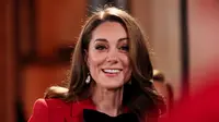 Kate Middleton Daur Ulang Busananya dengan Aksesori Pita Beludru, Jadi Inspirasi Tren Fashion Terbaru