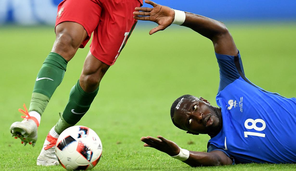  Moussa Sissoko saat bermain bersama Timnas Prancis pada Piala Eropa 2016 melawan Portugal di Stade de France in Saint-Denis, Prancis, (10/7/2016). (EPA/Filip Singer)