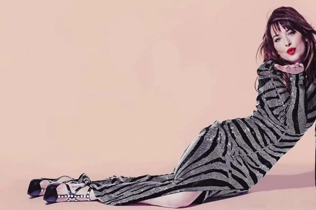 Intip Trik Cerdas Aplikasikan Maskara dari Nenek Dakota Johnson