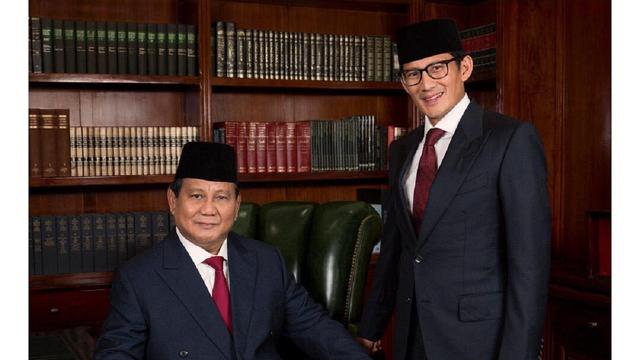 Berbalut Jas  Prabowo Subianto dan Sandiaga  Uno  Ucapkan 