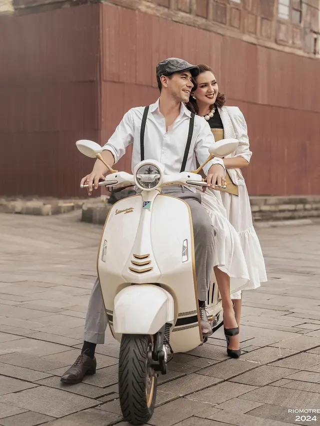 6 Gaya Pasangan Seleb Rayakan Valentine di Tengah Pemilu 2024, Bunga Citra Lestari-Tiko Aryawardhana hingga Luna Maya-Maxime Bouttier