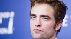 Aktor Robert Pattinson akhirnya sukses berpindah hati ke wanita lain. (AFP PHOTO/Robyn Beck)
