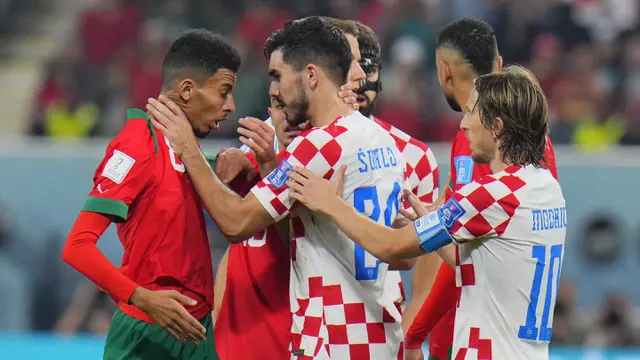 Foto: Keributan yang Terjadi di Laga Kroasia Vs Maroko, Pemain Ini Jadi Penengah
