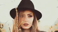 8 Kepribadian Wanita yang Suka Lipstik Shade Gelap, Ekspresi Diri yang Penuh Pesona