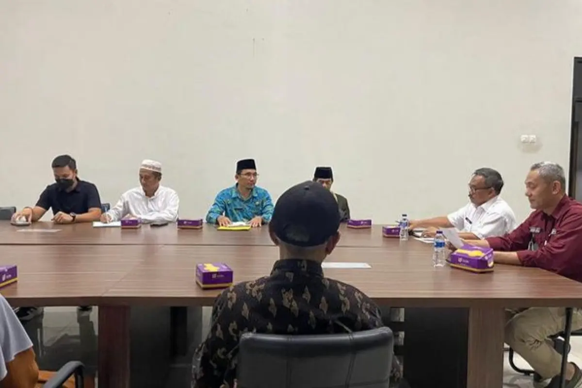 Mediasi pasangan lansia yang mengaku imam mahdi dan ratu adil bersama MUI, Kemenag, dan FKUB di Kantor Kesbangpol Kabupaten Bogor. (Foto: Istimewa)