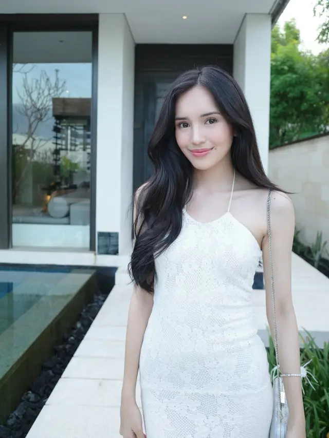 Effortlessly Chic, Gaya Resort Wear Beby Tsabina saat Liburan di Bali Ini Bisa Jadi Inspirasi Summer Look