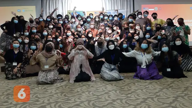 Para peserta YES Program 2021/2022 bersama Kedubes AS di Jakarta.