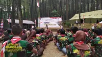 Ratusan anak muda mengikuti Kemah Kebangsaan yang di kawasan hutan pinus Gunung Pancar, Bogor, Jawa Barat, Sabtu (24/8/2019). (Liputan6.com/Achmad Sudarno)
