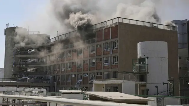 Rudal Iran Hantam Rumah Sakit di Israel, Puluhan Orang Terluka