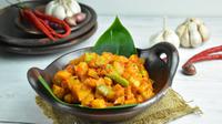 Ilustrasi sambal goreng kentang./Copyright shutterstock.com/g/Gunawan%2BArifin