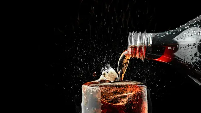 Bahaya Minum Soda Terlalu Sering.