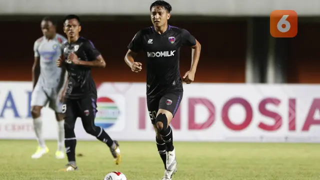 Penyerang Persita, Chandra Waskito, saat melawan Persib Bandung pada partai kedua Grup D Piala Menpora di Stadion Maguwoharjo, Sleman, Senin (29/3/2021).