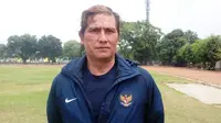 Benny van Breukelen jadi pelatih PBR di Piala Jenderal Sudirman. (Bola.com/M. Ridwan)