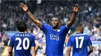 Ekspresi Wes Morgan setelah mencetak gol ke gawang Southampton dalam laga Liga Inggris di Stadion King Power, Leicester, Minggu (3/4/2016). (AFP/Ben Stansall)