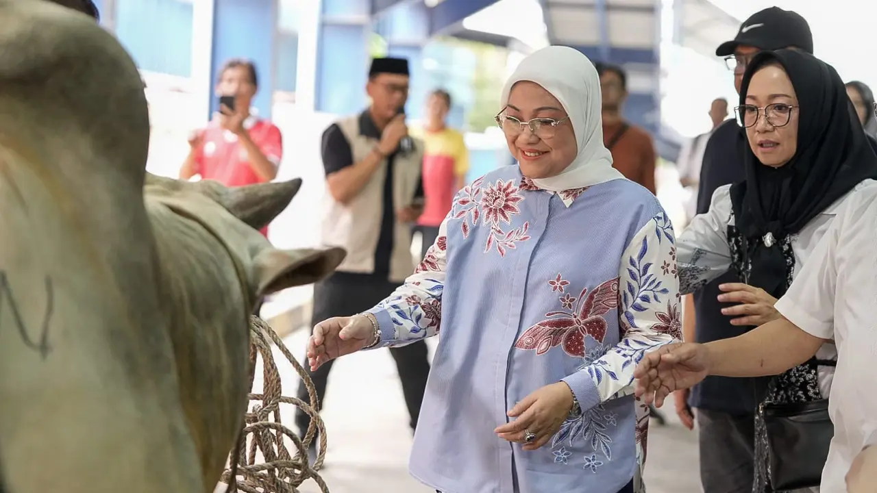Kementerian Ketenagakerjaan (Kemnaker) berhasil menghimpun 44 hewan kurban di Unit Pelaksana Teknis Pusat (UPTP) Kemnaker dan 15 ekor sapi di kantor pusat sehingga total 59 ekor sapi ditambah 8 ekor kambing