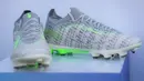 Sepatu terbaru Specs, Alphaform Elite dipamerkan pada acara Alphaform Experience yang berlangsung di Stadion Madya, Senayan, Jakarta, Jumat (12/07/2024). (Bola.com/Bagaskara Lazuardi)