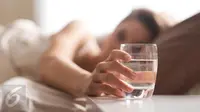 Manfaat Minum Air Putih Saat Perut Kosong