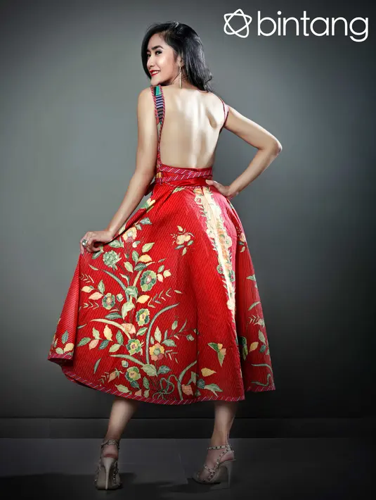 Zora yang terlanjur menekuni dunia entertainmen, modeling, main sinetron dan juga film membuatnya tak memungkinkan untuk langsung lanjut S2. Kini Zora Vidyanata ingin merealisasikan hal tersebut, ia ingin kuliah S2 tahun ini. (Febio Hernanto/Bintang.com)