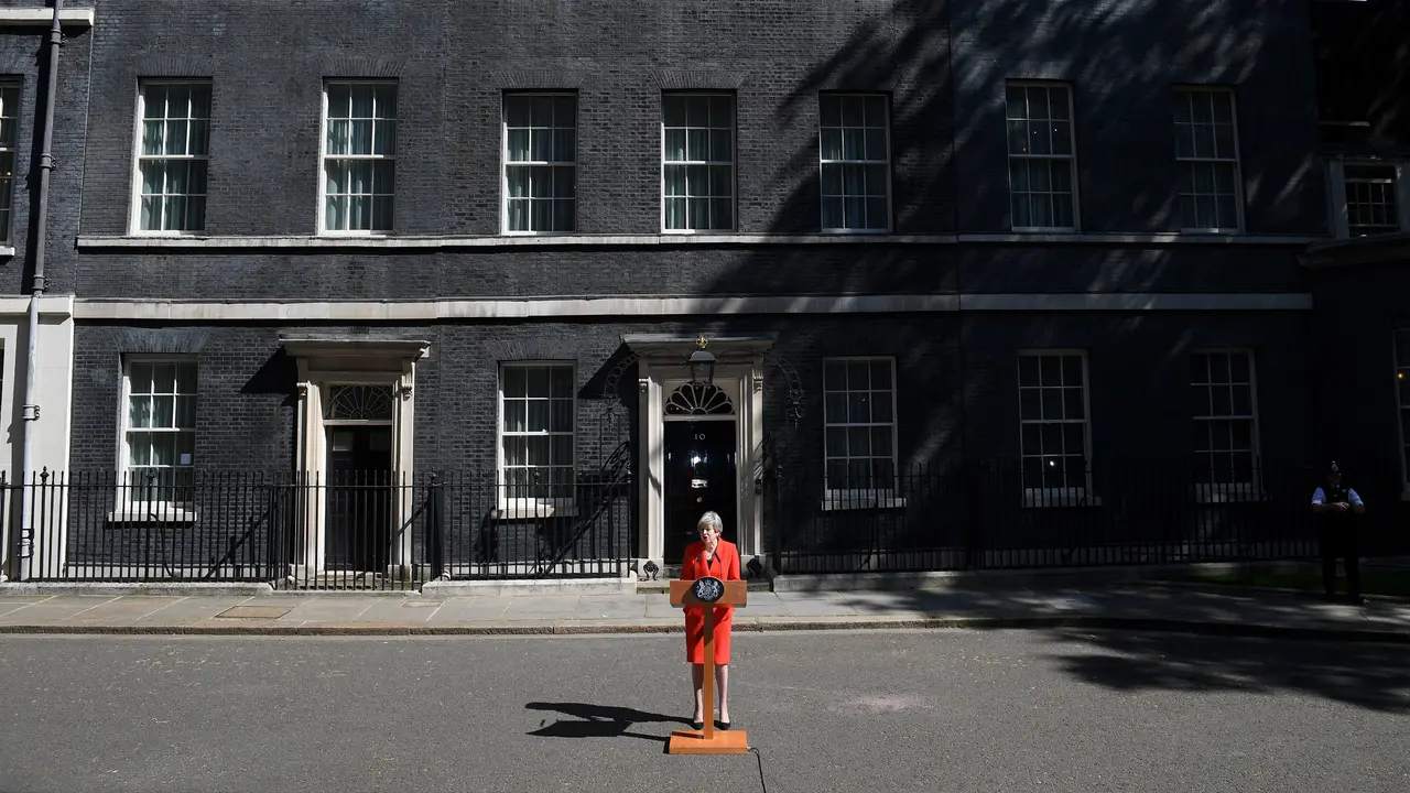 Perdana Menteri Inggris Theresa May Menangis Saat Umumkan Mundur