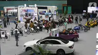 Suasana pameran pada Hari Listrik Nasional di JCC, Jakarta, Rabu (9/10/2019). Acara ini diisi dengan seminar serta pameran produk terkini terkait listrik 4.0 termasuk mobil dan sepeda motor listrik. (Liputan6.com/Angga Yuniar)