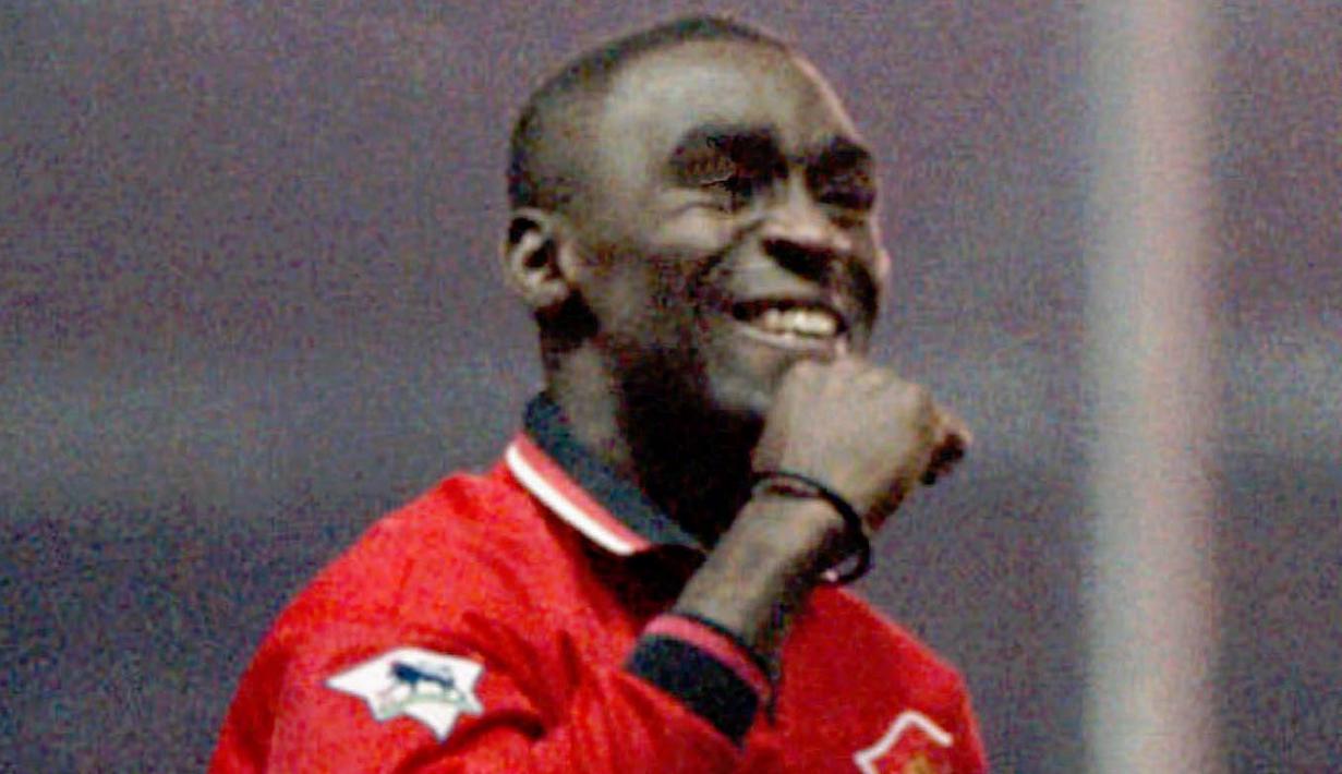 5. Andy Cole (Newcastle United) - Mantan penyerang andalan Manchester United ini pernah meraih Golden Boot Premier League pada musim 1993/1994 saat membela Newcastle United. Saat itu Cole sukses mengoleksi 34 gol dari 40 pertandingan Liga Inggris. (AP/Paul Barker)