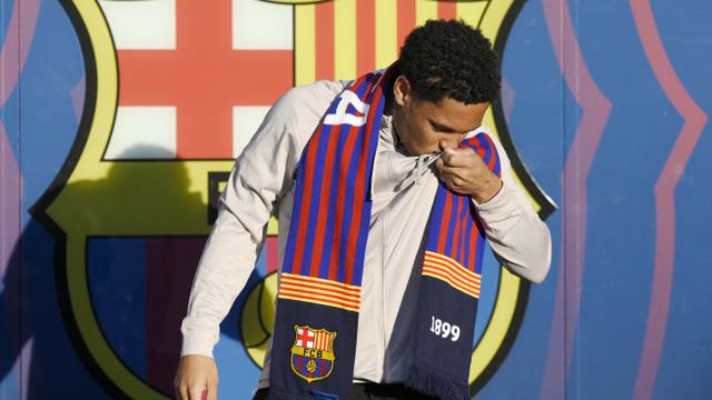 Foto: Kenalkan Vitor Roque Pemain Baru Barcelona, Tolak Nomor Punggung 10 Peninggalan Lionel Messi