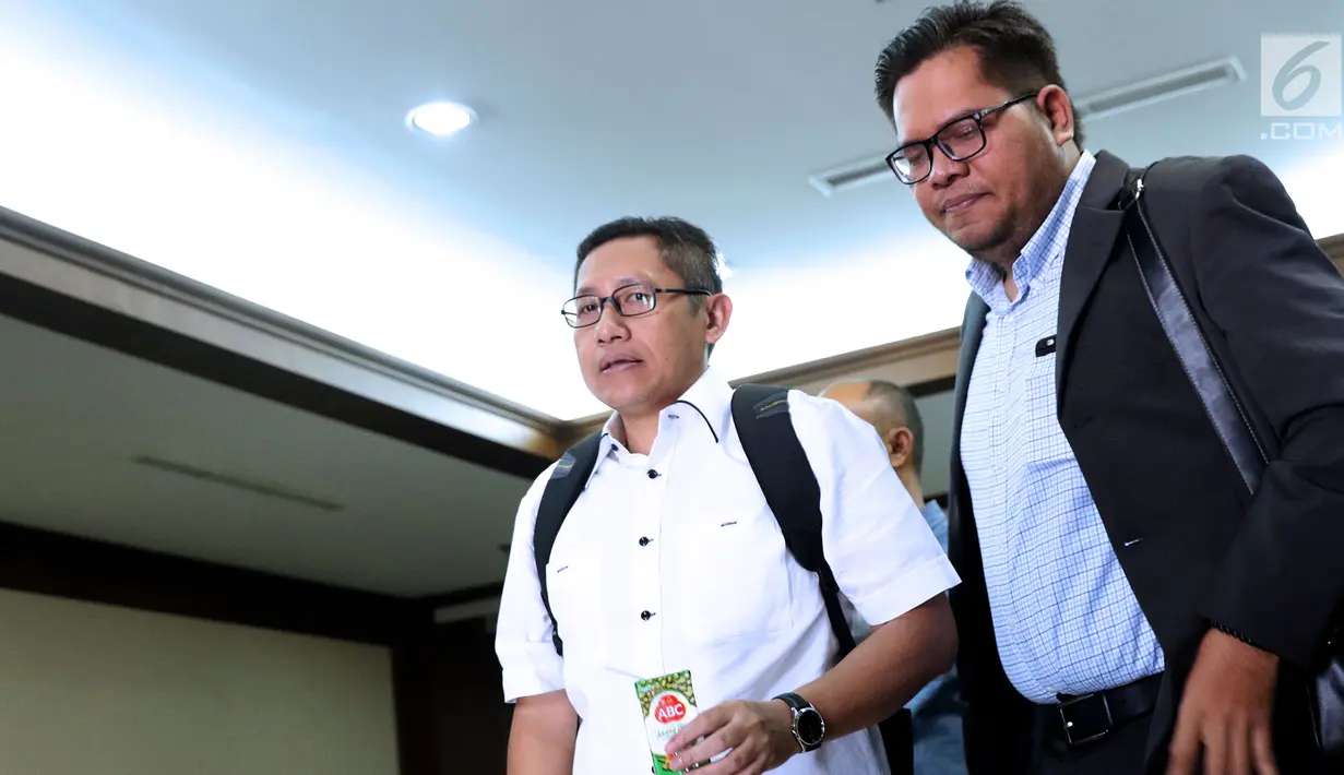 Mantan Ketua Umum Partai Demokrat, Anas Urbaningrum jelang menjalani sidang lanjutan PK di Pengadilan Negeri Jakarta Pusat, Kamis (12/7). Sidang beragenda pembacaan kesimpulan pemohon Peninjauan Kembali. (Liputan6.com/Helmi Fithriansyah)