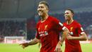 Striker Liverpool, Roberto Firmino, melakukan selebrasi usai membobol gawang Monterrey pada laga semifinal Piala Dunia Antarklub 2019 di Khalifa International Stadium, Qatar, Kamis, (19/12). Liverpool menang 2-1 atas Monterrey. (AP/Hussein Sayed)