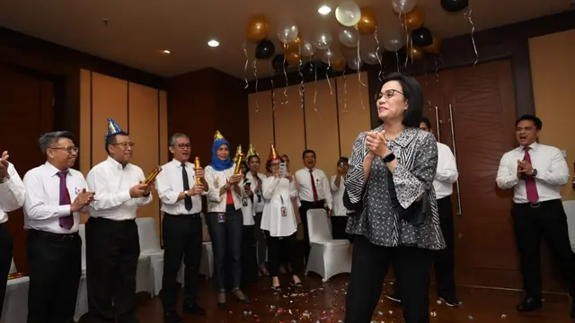 Tangis haru Menteri Keuangan Sri Mulyani di hari ulang tahun.