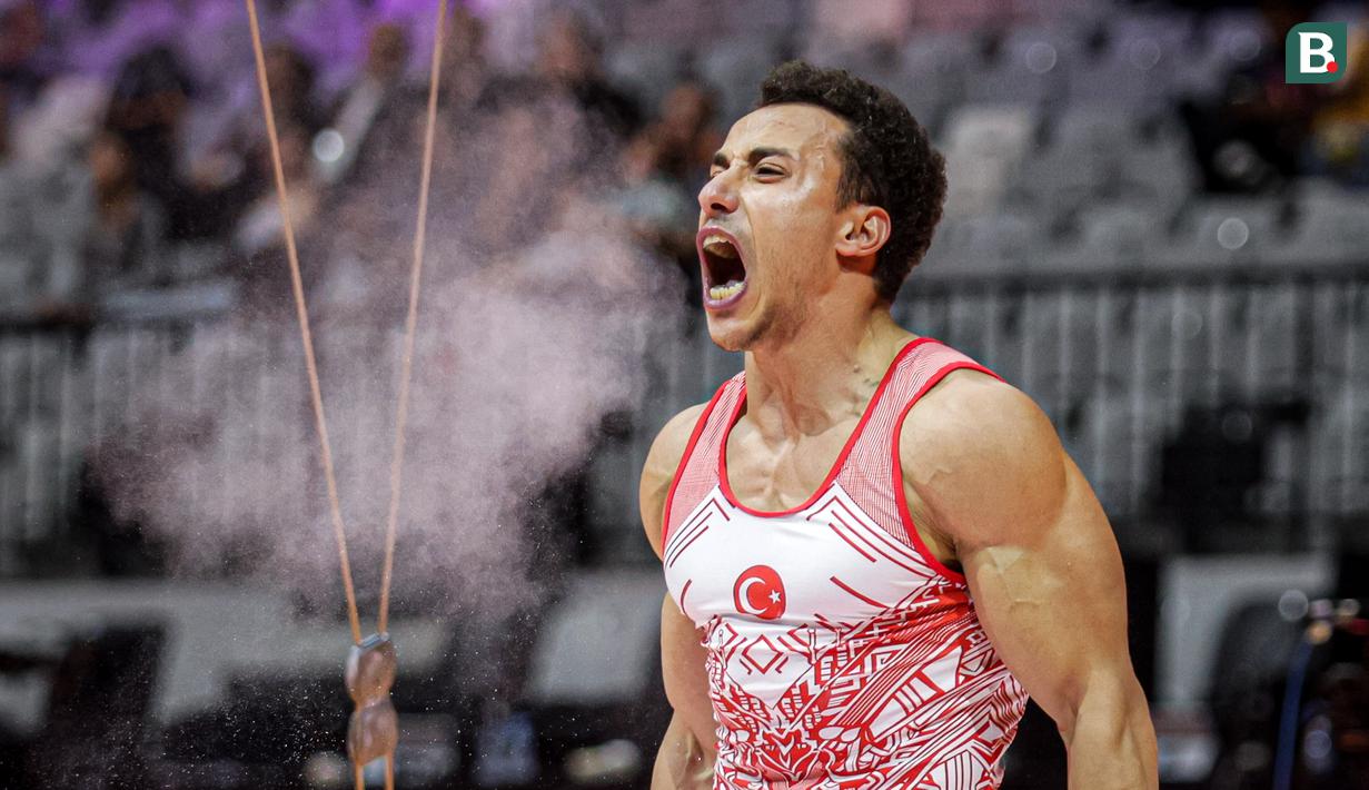 <p>Pesenam Turki, Adem Asil melakukan selebrasi setelah beraksi pada nomor gelang-gelang kategori final aparatus putra Kejuaraan Dunia Gimnastik 2025 di Indonesia Arena, Senayan, Jakarta, Jumat (24/10/2025). (Bola.com/Bagaskara Lazuardi)</p>