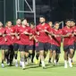 Timnas Indonesia berlatih jelang laga menghadapi Turkmenistan dalam FIFA Matchday yang digelar di Stadion Gelora Bung Tomo, Surabaya, Sabtu (9/9/2023) (Bola.com/Aditya Wany