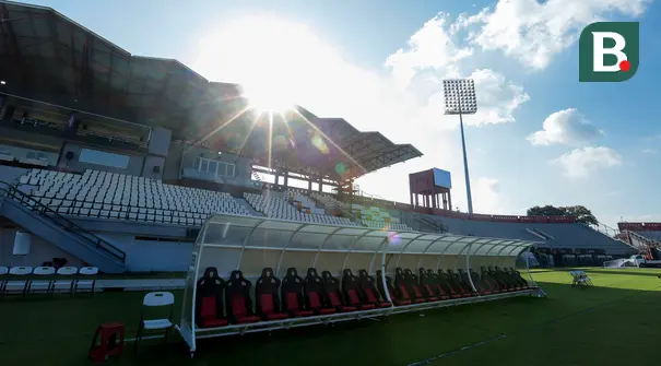 Kondisi Stadion Kapten I Wayan Dipta, Gianyar, Bali, tampak siap menggelar laga final Piala Presiden 2026 yang mempertemukan Persib Bandung melawan Persebaya Surabaya. Pertandingan perebutan gelar tersebut akan berlangsung di stadion berkapasitas sekitar 25 ribu penonton ini setelah Persib menyingkirkan Persija Jakarta dan Persebaya mengalahkan Arema FC di babak semifinal. (KapanLagi.com/Budy Santoso)