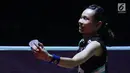Tunggal putra China Taipei, Tai Tzu Ying tersenyum saat melawan pebulu tangkis Skotlandia, Kirsty Gilmour pada 8 besar Indonesia Open 2018 di Istora GBK, Jakarta, Jumat (6/7). Tai Tzu Ying menang 21-16, 21-11. (Liputan6.com/Helmi Fithriansyah)