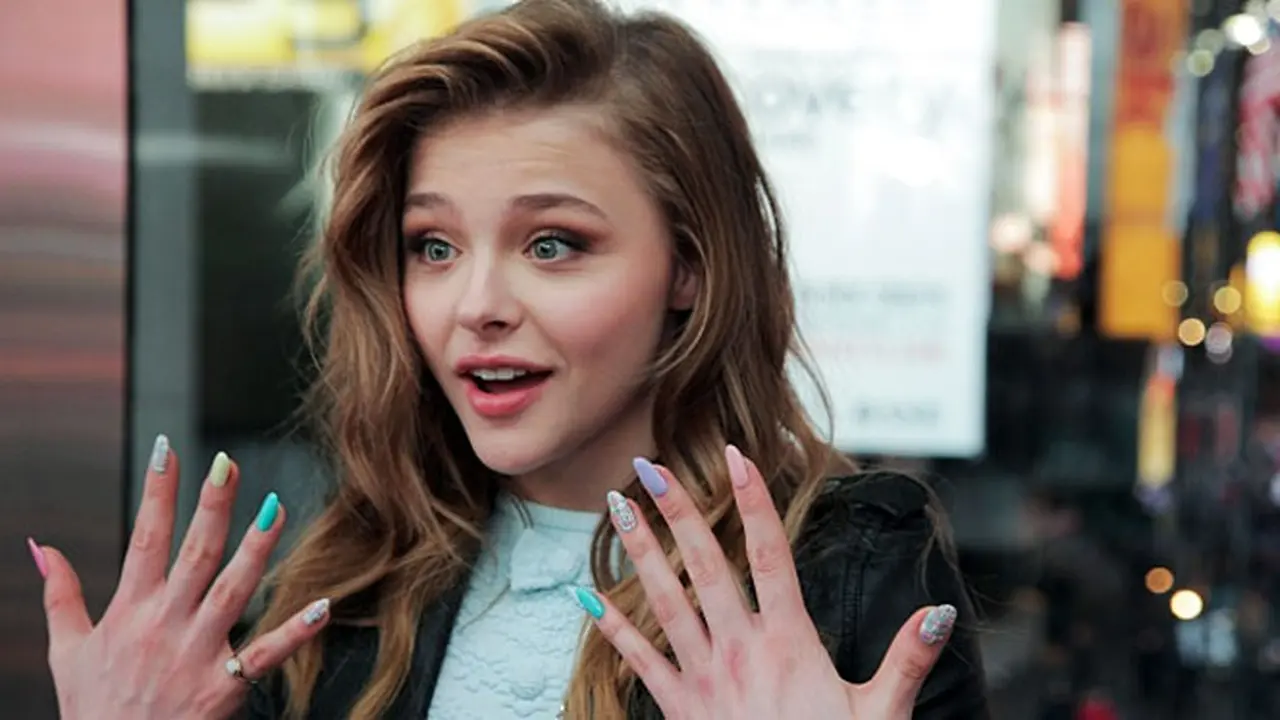 chloe-moretz-130904c.jpg