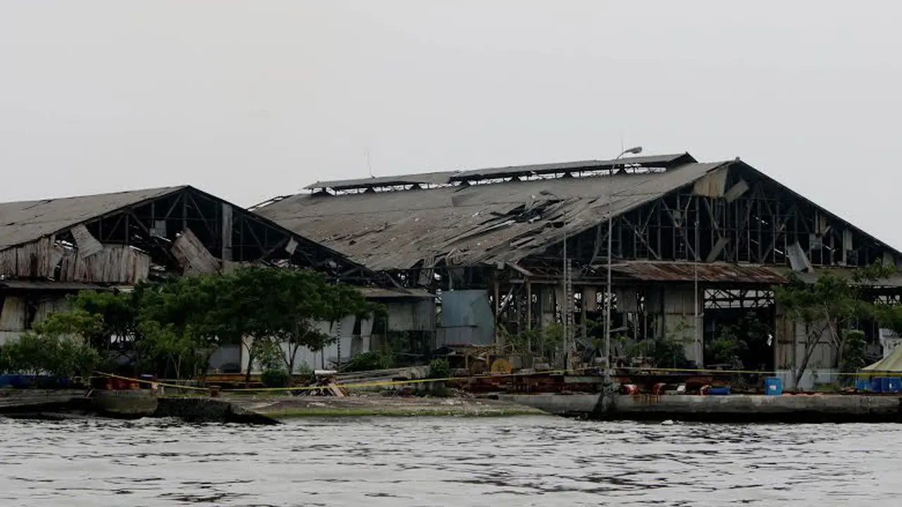 [FOTO] Begini Kondisi di Sekitar Gudang Amunisi yang Meledak