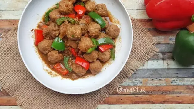 Resep bola-bola ayam saus tiram. (dok. Cookpad @mbantuk)